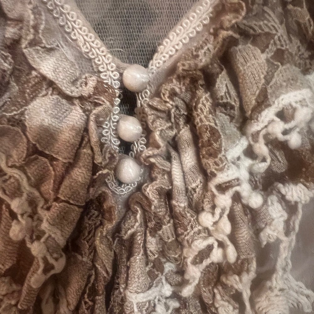 Elegant Cream Lace Women Top - Picture 12 of 16
